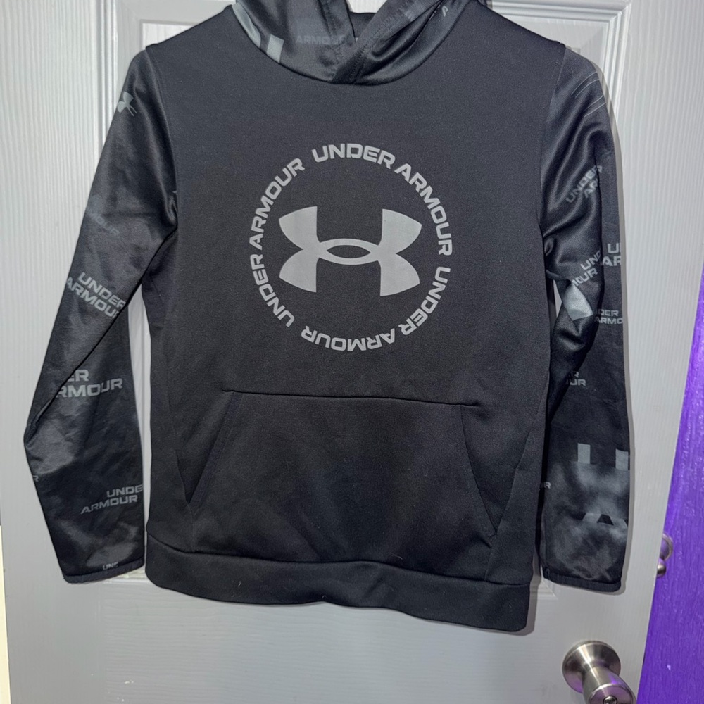 Boys Under Armour‎ Dark Gray Logo hoodie size medium